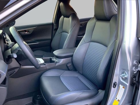 Used 2025 Toyota RAV4 XSE AWD/4WD image 8