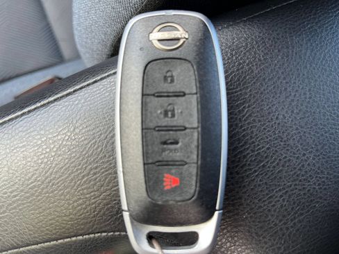 Used 2025 Nissan Versa SV FWD image 21