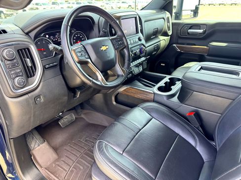 Used 2022 Chevrolet Silverado 3500 High Country w/ Technology Package image 12