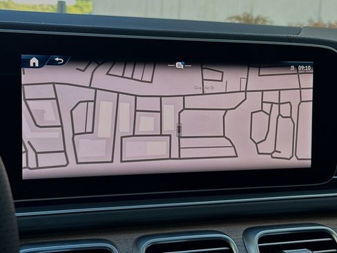 Used 2024 Mercedes-Benz GLS 450 4MATIC image 25