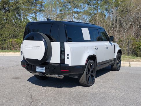 New 2026 Land Rover Defender 130 X-Dynamic SE image 5