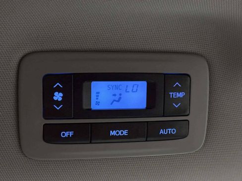 Used 2015 Toyota Sienna LE FWD image 22