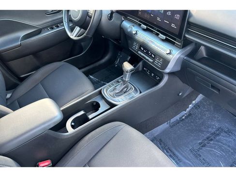 Used 2025 Hyundai Kona SEL image 18
