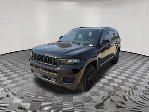 Used 2024 Jeep Grand Cherokee L Altitude AWD/4WD image 13