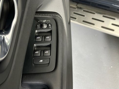 Used 2023 Volvo XC60 B5 Core w/ Protection Package Premier image 17