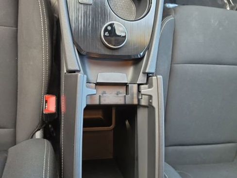 Used 2024 Nissan Rogue S AWD/4WD image 23