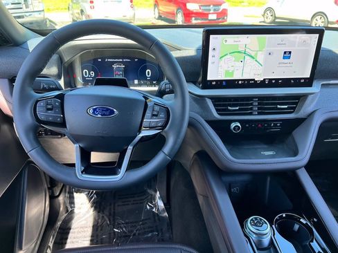 Used 2026 Ford Explorer Platinum w/ LUX Leather Package AWD/4WD image 9