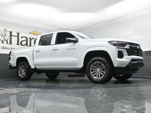 New 2026 Chevrolet Colorado LT w/ LT Convenience Package AWD/4WD image 2