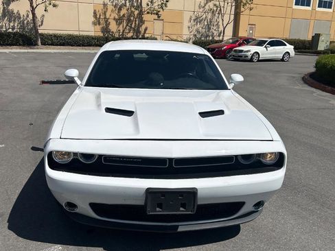 Used 2015 Dodge Challenger SXT image 5