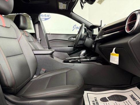 New 2025 Chevrolet Trax RS w/ Sunroof Package image 17