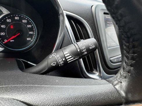 Used 2020 Chevrolet Equinox LT FWD image 24