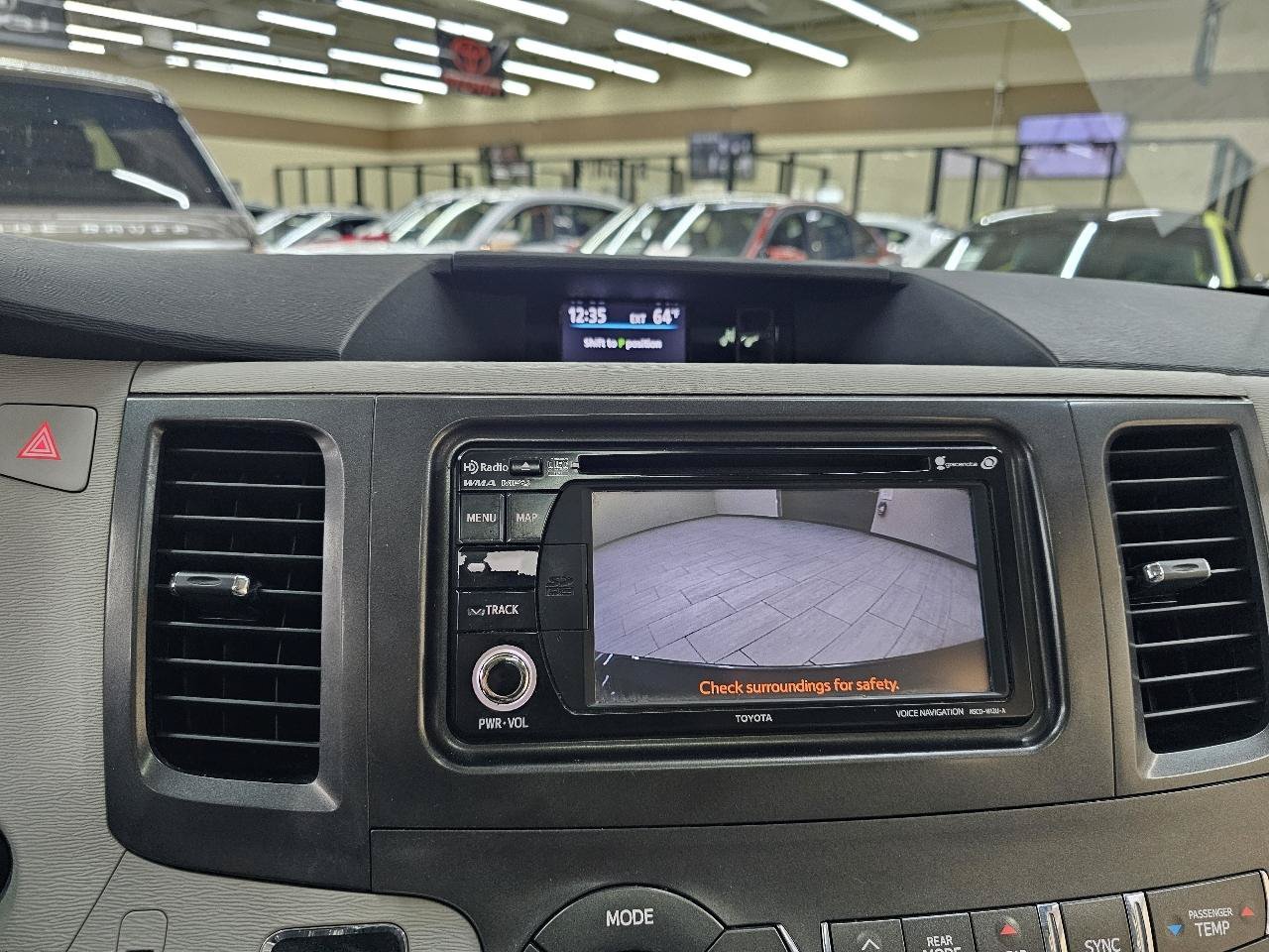 Used 2013 Toyota Sienna XLE FWD image 35