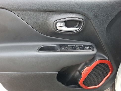 Used 2023 Jeep Renegade Trailhawk AWD/4WD image 13