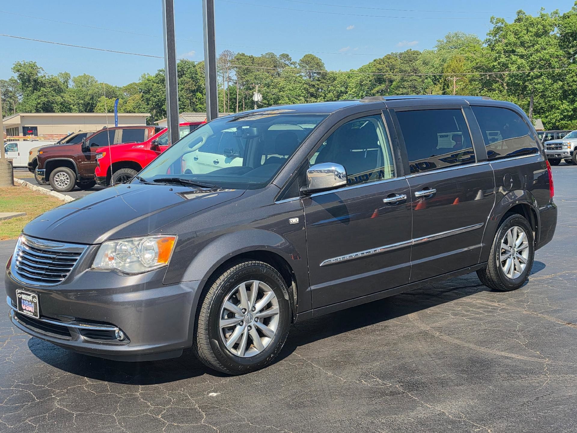 Used 2014 Chrysler Town & Country Touring-L FWD image 1
