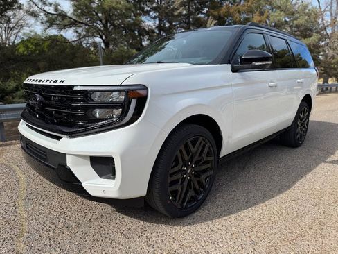 New 2026 Ford Expedition Platinum image 4