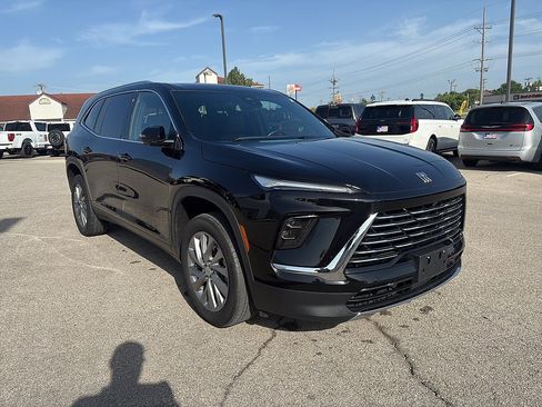 Used 2025 Buick Enclave Preferred AWD/4WD image 7