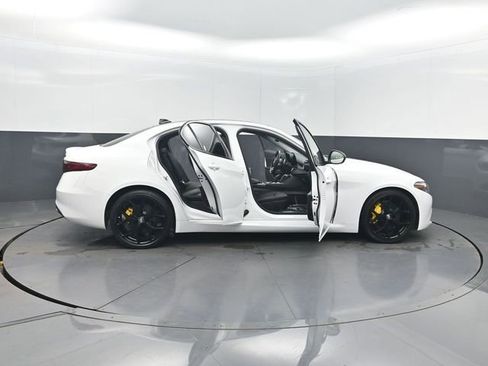 Used 2021 Alfa Romeo Giulia Ti w/ Nero Edizione image 35