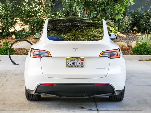 Used 2022 Tesla Model Y Long Range AWD/4WD image 5