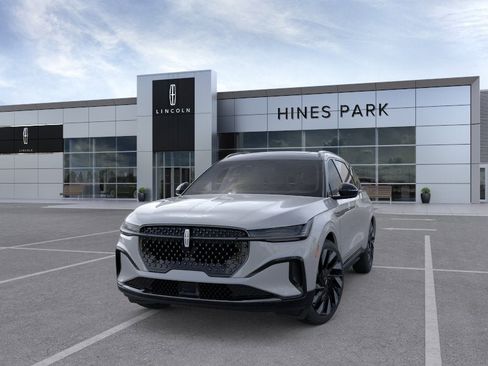 New 2026 Lincoln Nautilus Reserve AWD/4WD image 2