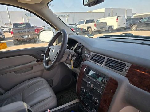 Used 2011 Chevrolet Tahoe LT w/ Luxury Package AWD/4WD image 9