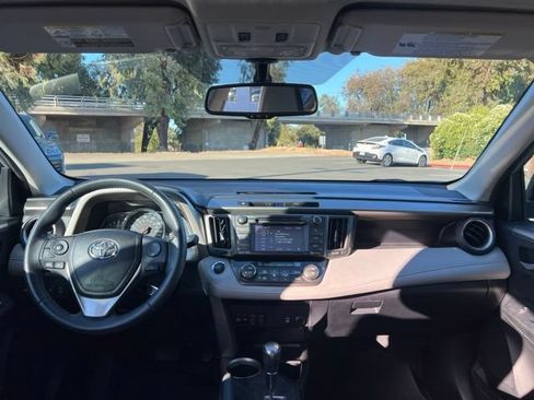 Used 2013 Toyota RAV4 Limited AWD/4WD image 21