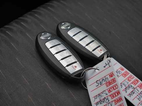 Used 2019 Nissan Rogue SV w/ Premium Package image 31