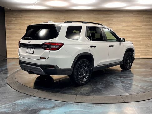 Used 2023 Honda Pilot TrailSport image 9