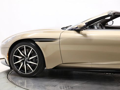 Used 2019 Aston Martin DB11 Volante RWD image 8