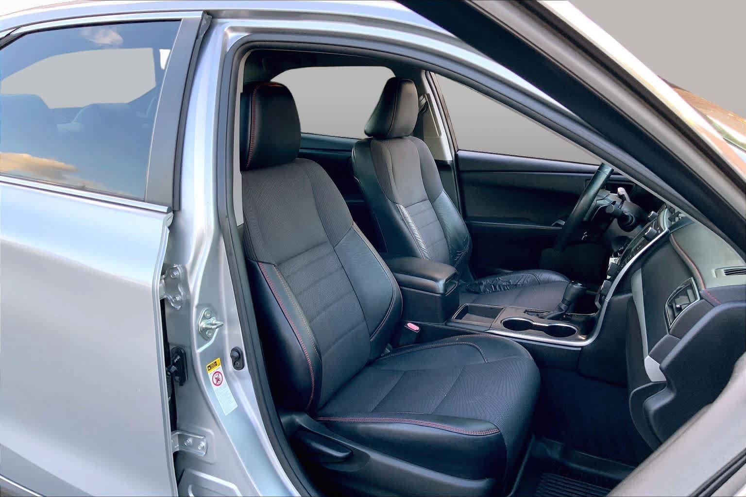 Used 2016 Toyota Camry SE FWD image 9