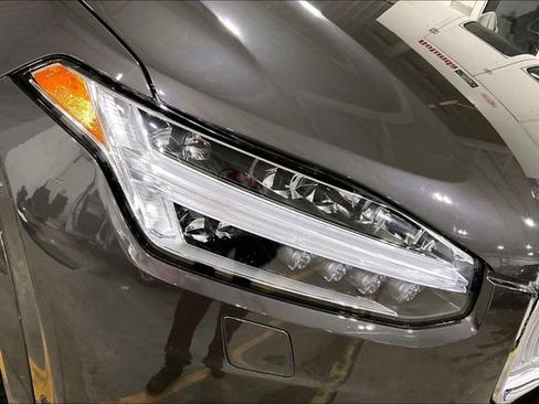 Certified 2023 Volvo XC90 B6 Ultimate w/ Lounge Package image 31