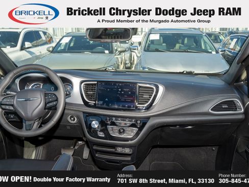 Used 2024 Chrysler Pacifica Limited FWD image 20