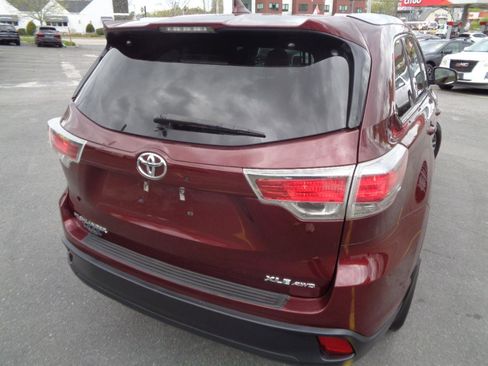 Used 2016 Toyota Highlander XLE AWD/4WD image 19