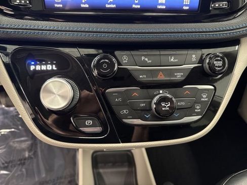 Used 2021 Chrysler Pacifica Touring-L w/ Uconnect Theater Family Group image 43