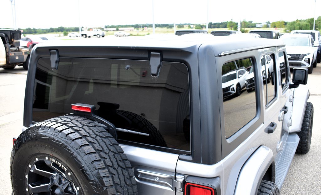 Used 2020 Jeep Wrangler Unlimited Sahara AWD/4WD image 12