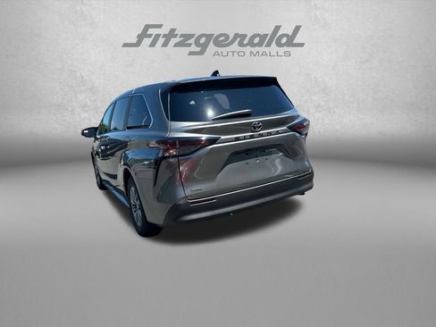 Used 2026 Toyota Sienna LE FWD image 6