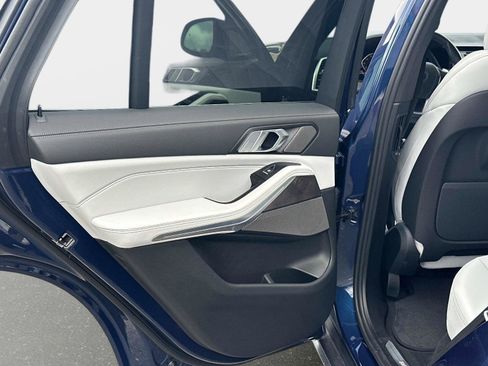 Used 2023 BMW X5 xDrive40i w/ Premium Package image 12