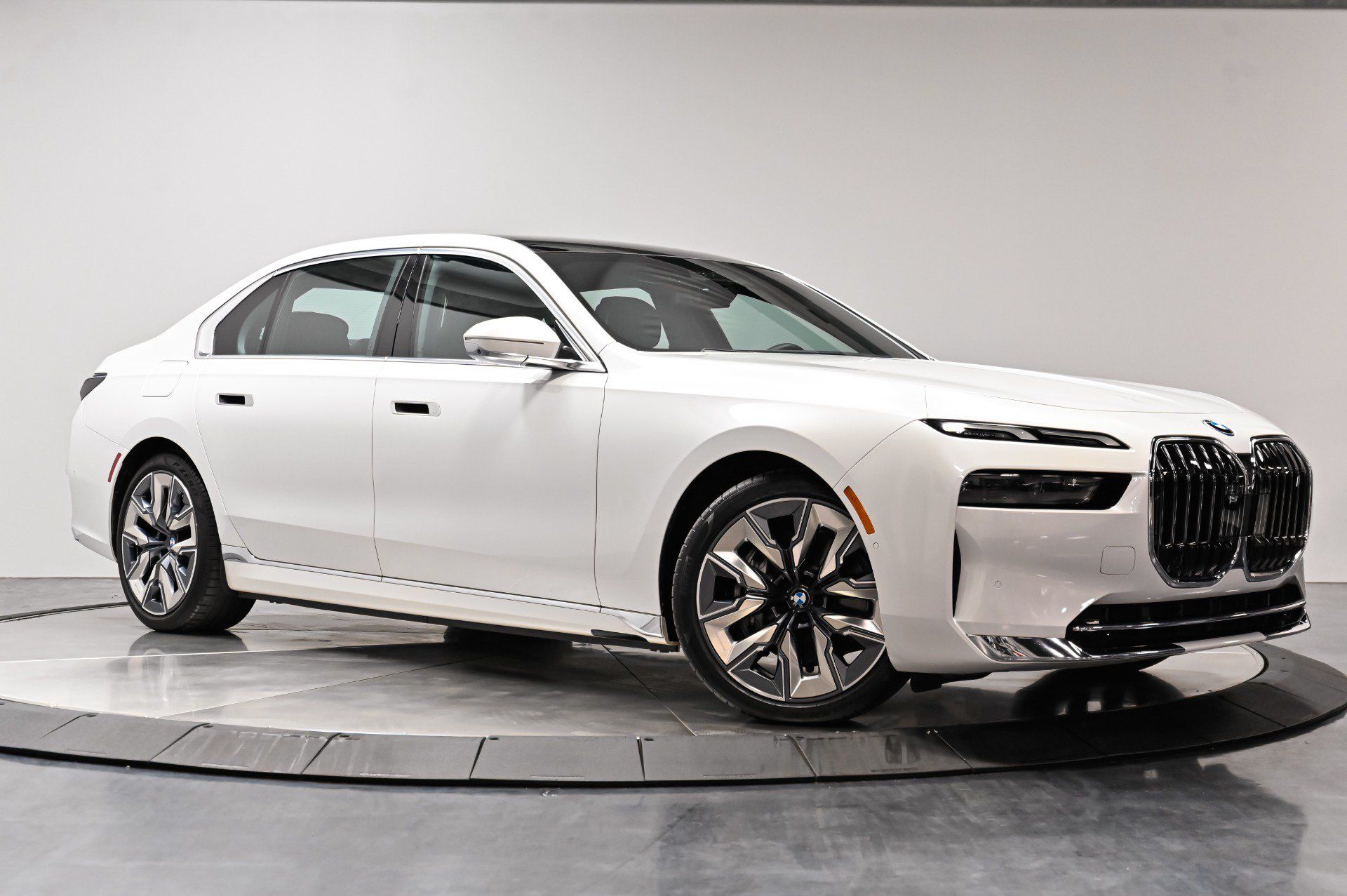 Used 2023 BMW i7 xDrive60 AWD/4WD image 32