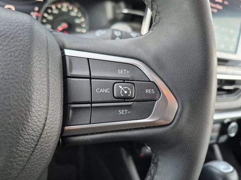 Used 2025 Jeep Compass Latitude w/ Sun & Sound Group AWD/4WD image 21