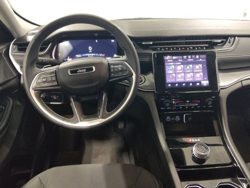 Used 2023 Jeep Grand Cherokee Laredo AWD/4WD image 22