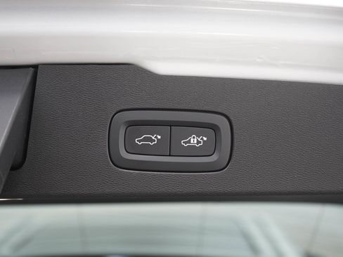 Used 2025 Volvo V60 B5 Cross Country Plus AWD/4WD image 17