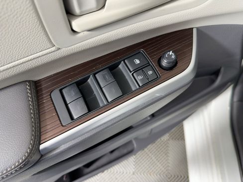 Used 2024 Toyota Sienna LE image 18