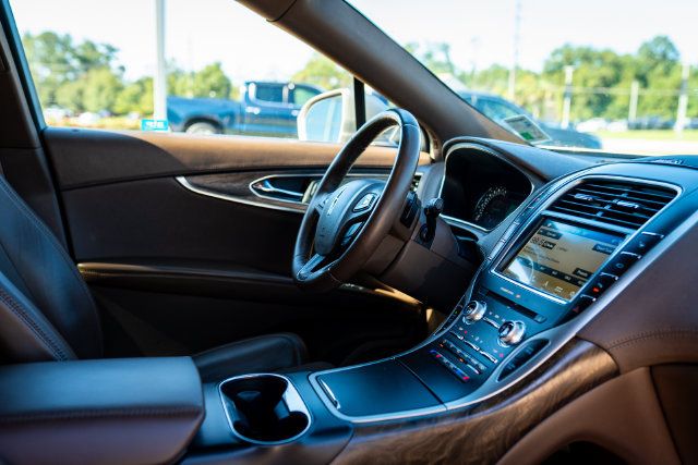 Used 2016 Lincoln MKX Reserve w/ Technology Package FWD image 23