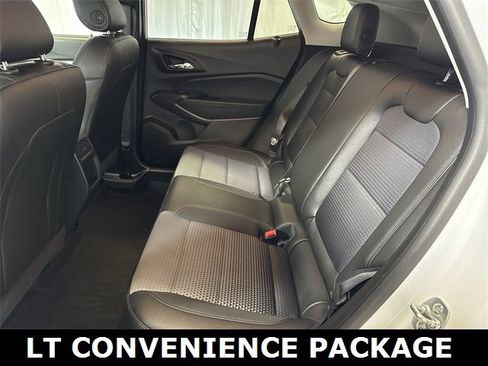 Certified 2025 Chevrolet Trax LT w/ LT Convenience Package image 12