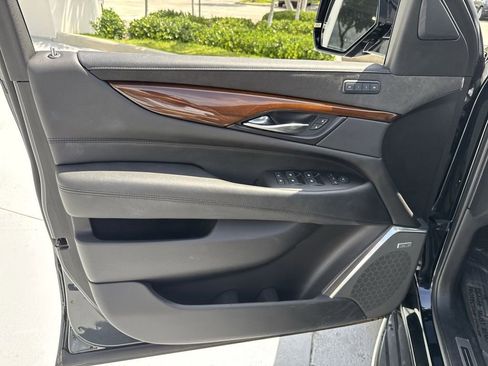 Used 2020 Cadillac Escalade Luxury AWD/4WD image 39