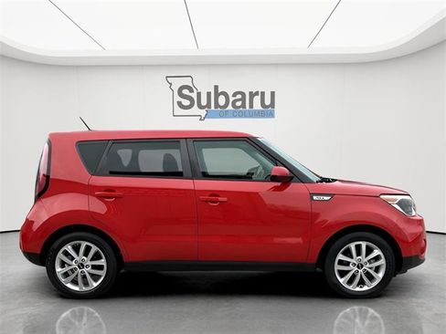 Used 2017 Kia Soul + image 8