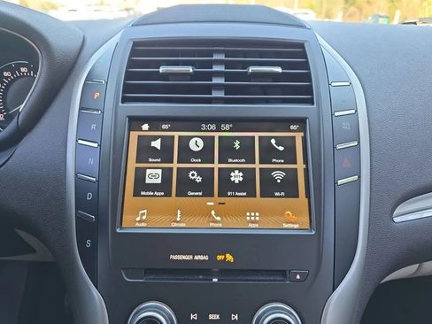 Used 2017 Lincoln MKC Premiere image 27