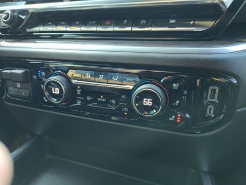 Used 2025 Chevrolet Silverado 1500 LTZ image 13