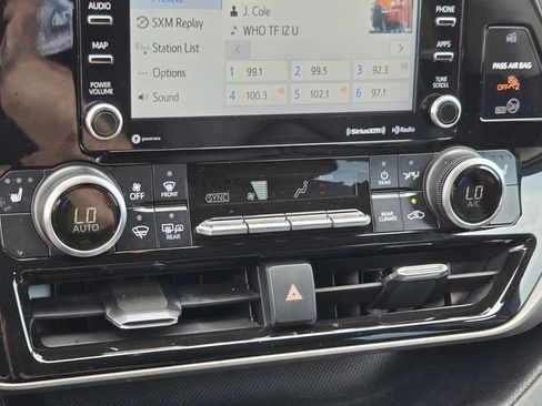 Used 2022 Toyota Highlander XLE image 27