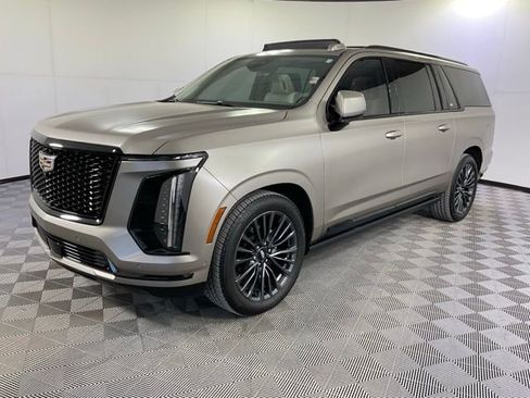 Used 2025 Cadillac Escalade ESV Sport Platinum image 1