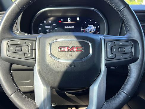 Used 2022 GMC Yukon SLT w/ SLT Luxury Package AWD/4WD image 18